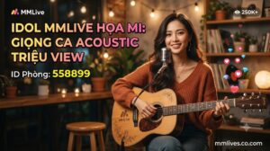 Banner hồ sơ Idol cover nhạc MMLive Họa Mi, ID phòng 558899. Hình ảnh nữ streamer xinh đẹp đang ôm đàn guitar acoustic mỉm cười trước micro trong không gian ấm cúng, kèm dòng chữ 'Giọng ca acoustic triệu view' và tên miền giacomoalonzi.io.