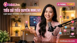 Banner tiểu sử Tiểu Quyên MMLive, cập nhật phong cách duyên dáng với ID phòng 774921. Hình ảnh nữ streamer xinh đẹp mỉm cười rạng rỡ đang ngồi trước micro trong không gian phòng live ấm áp, kèm các biểu tượng tương tác ảo và tên miền giacomoalonzi.io.